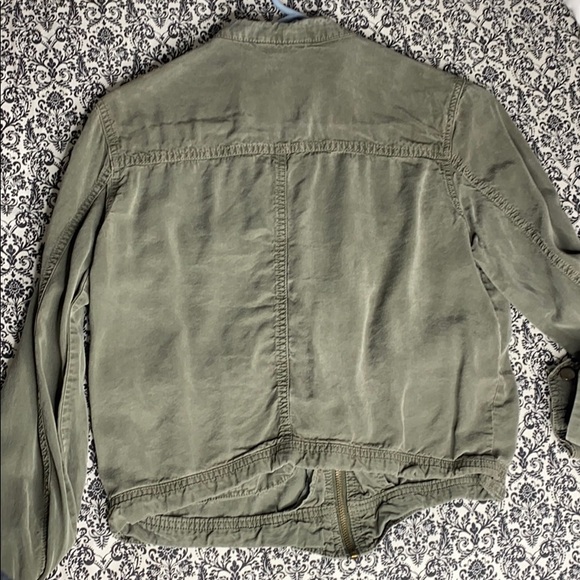 Green jacket. - Picture 2 of 2